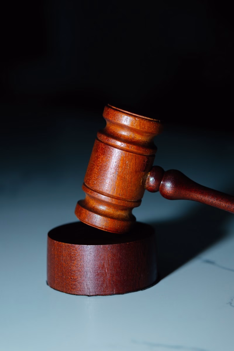 El juicio contra los transgresores.